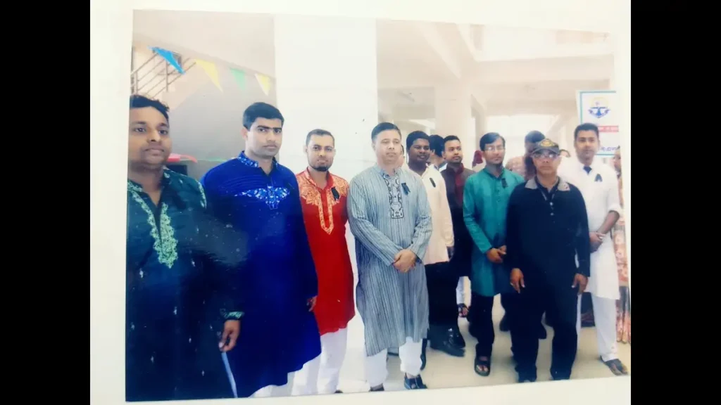 এ্যাংকরেজ স্কুলের অনুষ্ঠানে প্রিন্সিপ্যালের পাশে আমি